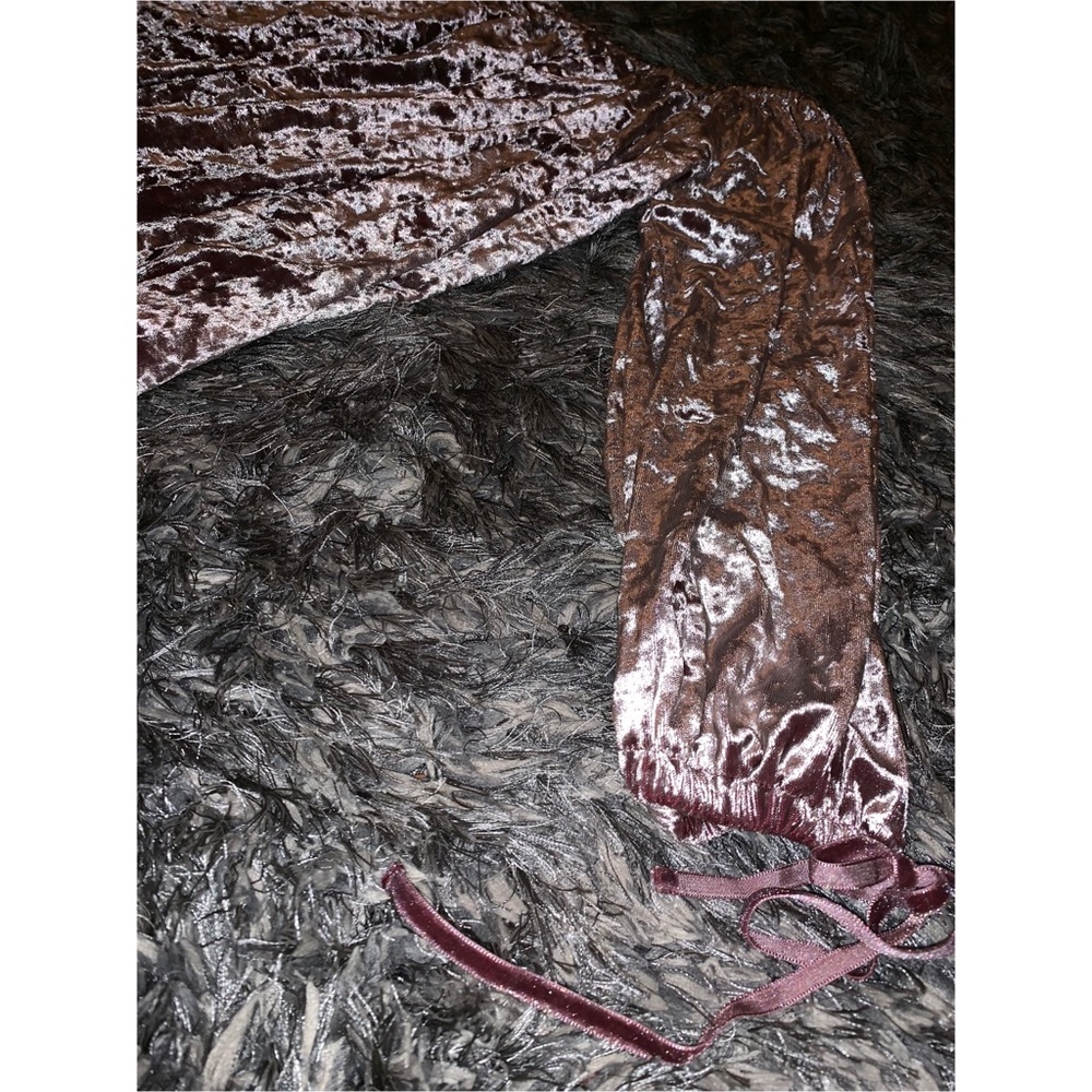 Plum pink velvet off the shoulders top - Picture 10 of 11